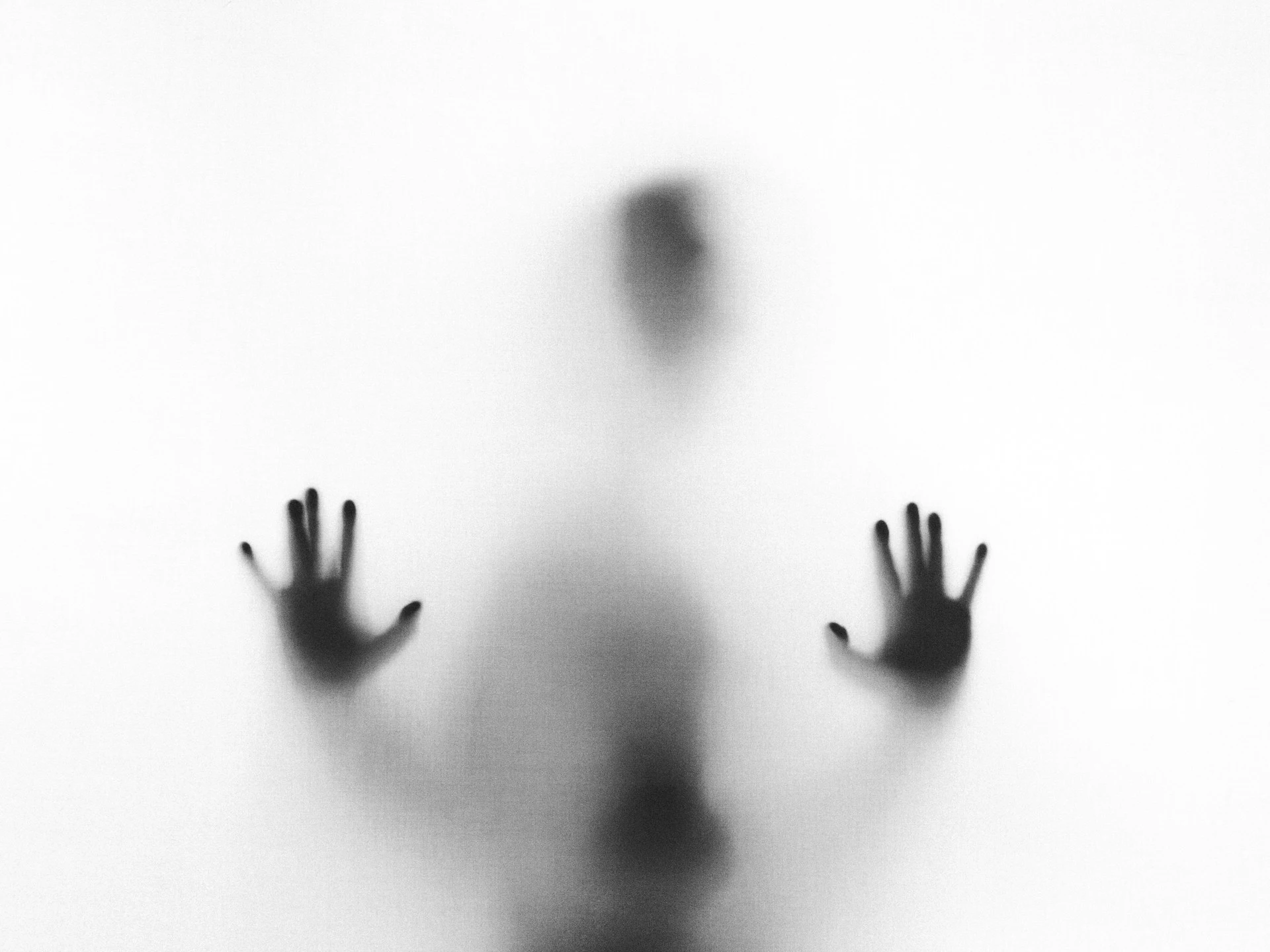 Ghosting — وقتی بدون خداحافظی ناپدید می‌شوند: چرا اتفاق می‌افتد و چطور کنار بیاییم